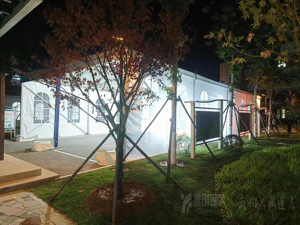 医院论坛会议租赁的临时篷房由郑州华熠篷房租赁厂家搭建完毕
