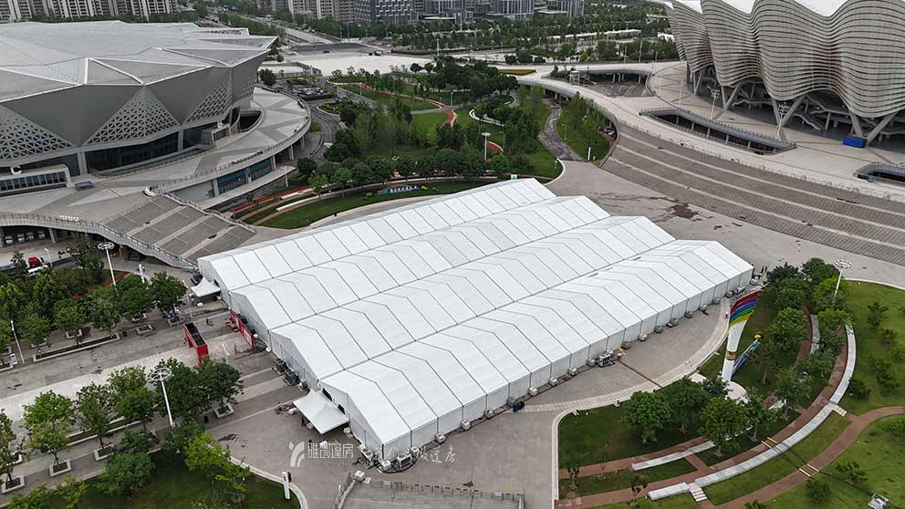 郑州篷房出租搭建8000平大型展销会篷房现场
